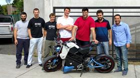 El equipo responsable de la moto eléctrica Voltu en Paraná, Entre Ríos