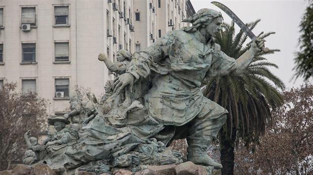Rodríguez Larreta propuso trasladar el monumento a Juana Azurduy frente al Centro Cultural Kirchner